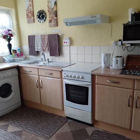 Super Single Room Кардифф Экстерьер фото