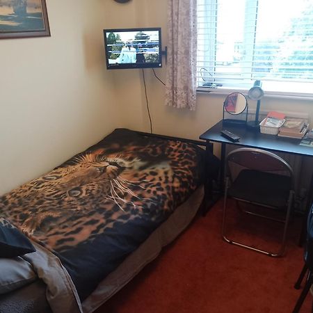 Super Single Room Кардифф Экстерьер фото