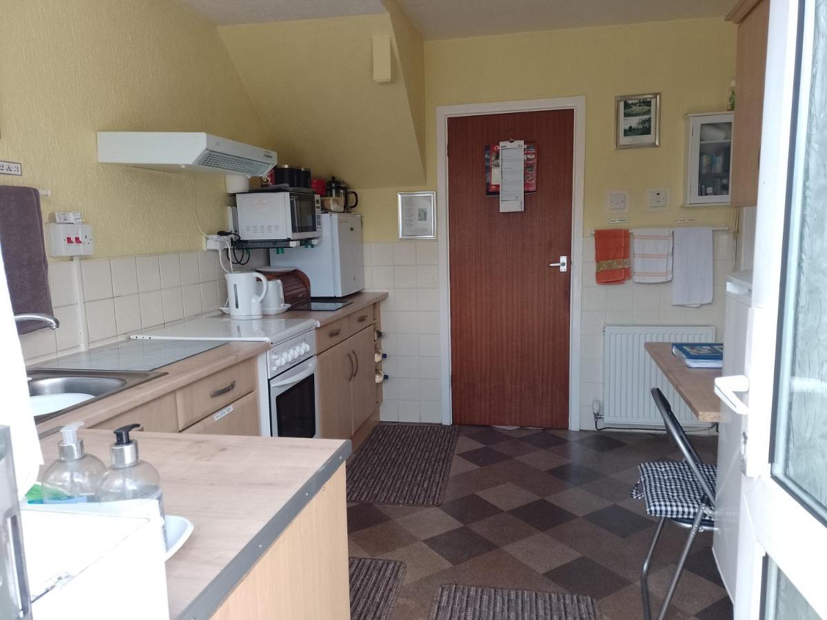 Super Single Room Кардифф Экстерьер фото