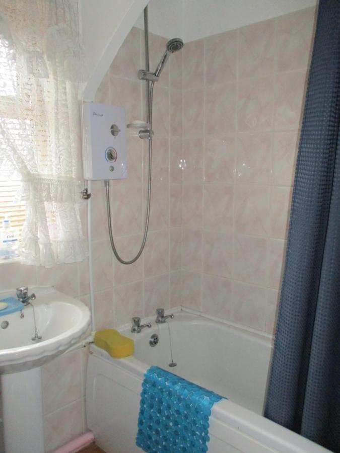 Super Single Room Кардифф Экстерьер фото